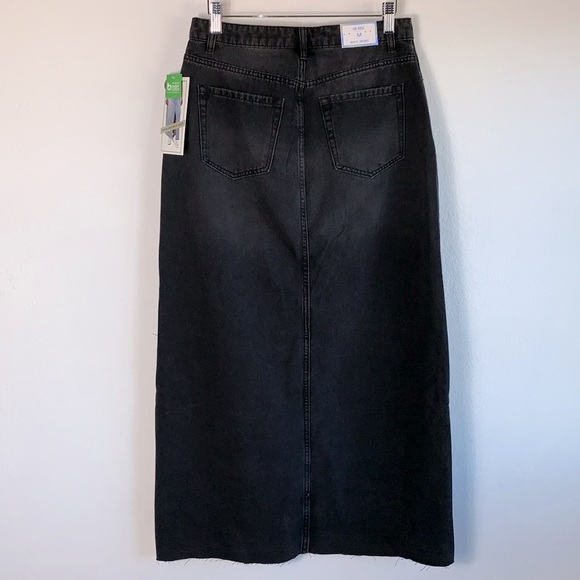 NWT Tinseltown Hi-Rise Washed Black Raw Hem Denim Front Slit Maxi Skirt Sz M - Picture 7 of 11